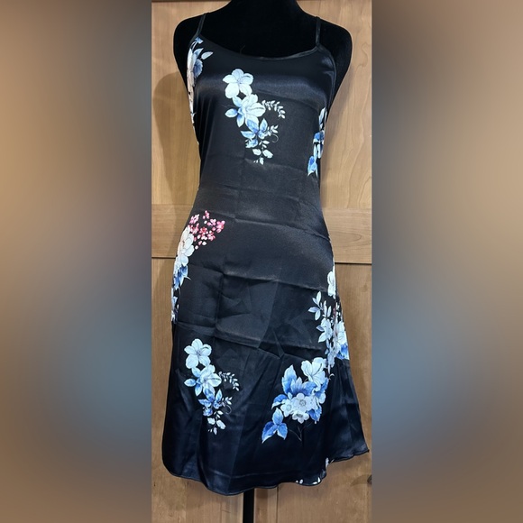 Source Unknown Other - Source Unknown Black Floral Chemise